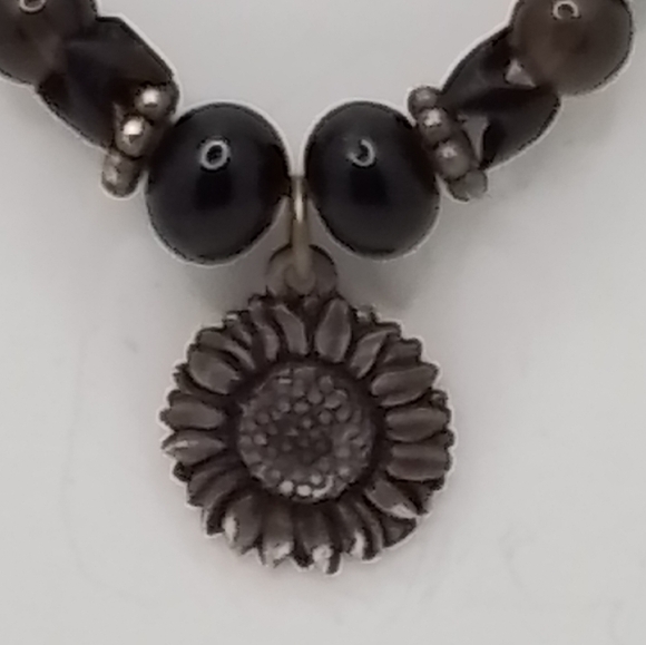 BEADED SUN FLOWER PENDENT NECKLACE - Picture 3 of 7